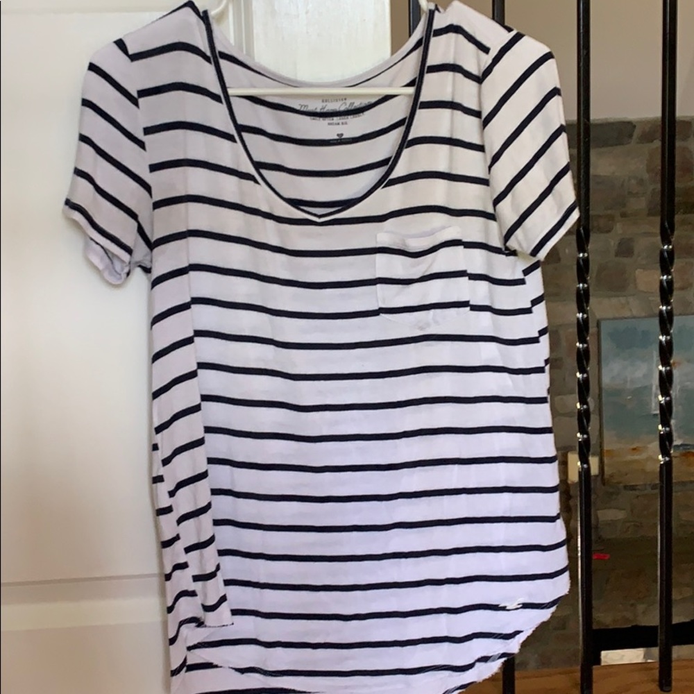 Hollister v neck tee